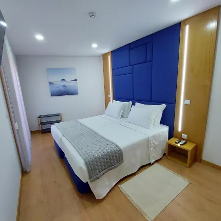 Muralha Azibo Dreams * Santa Combinha