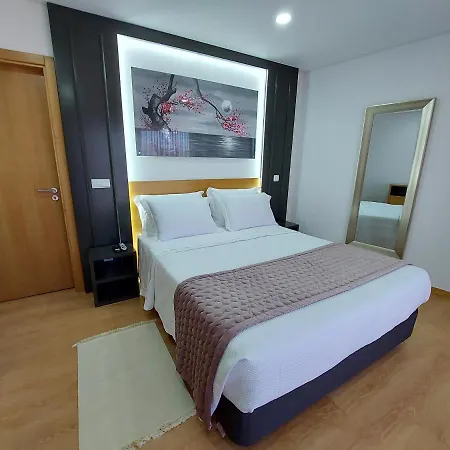 Muralha Azibo Dreams Santa Combinha